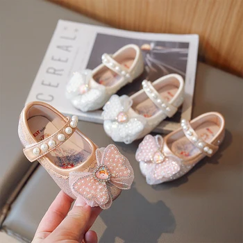  В Корее Новые детские сандалии со стразами и бантом, свадебные сандалии принцессы для девочек, танцевальные детские студенческие туфли на плоской подошве, Детская обувь для выступлений